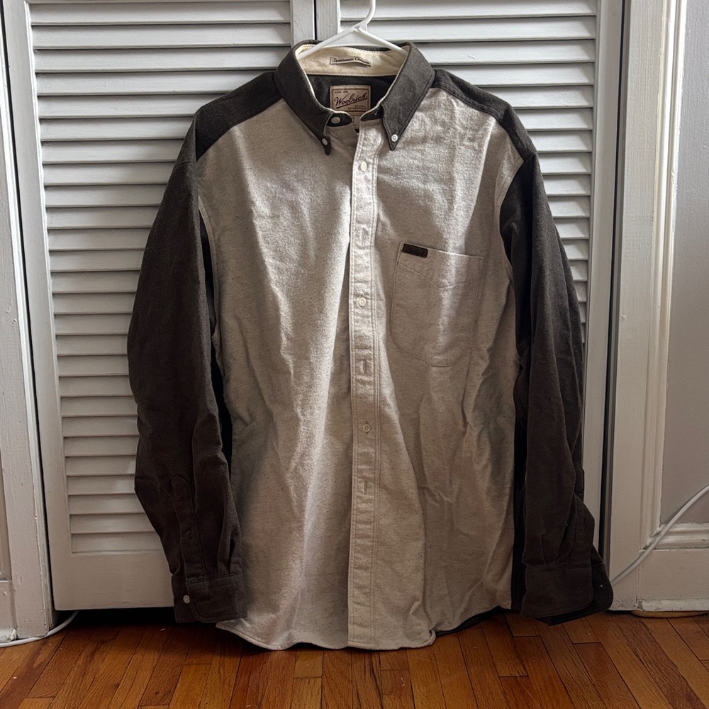 Vintage Woolrich Black and Gray Casual Button-Down Shirt